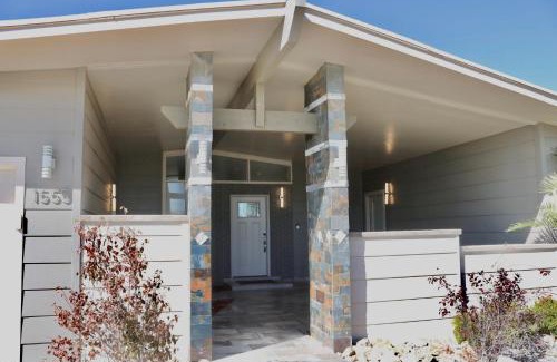 Mesilla Park House | Modern Mini Golf Oasis