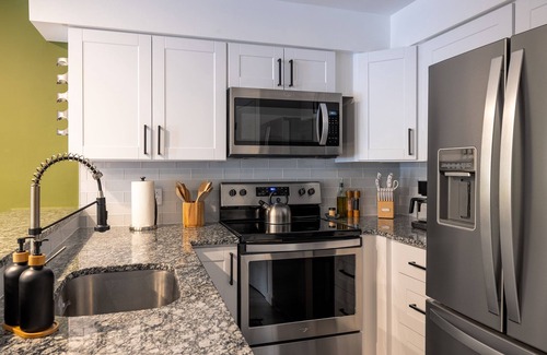 West Dover House | Modern Mount Snow Gnarvana - Balcony, Loft, Pet-Friendly, Walk to Hiking