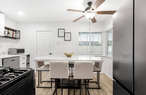 Lompoc House | Modern Mountain View home