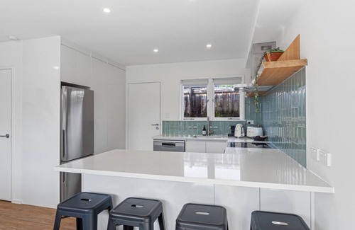 Greenlane - Ellerslie House | Modern Mt Wellington Home