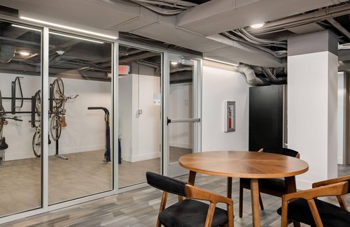 Hanover Place Apartment | Modern MW Studio with Gym by Zencity