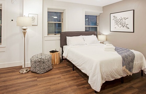 Hanover Place Apartment | Modern MW Studio with Gym by Zencity