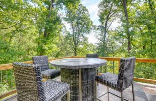 Nellysford House | Modern Nellysford Getaway with View Deck and Fire Pit