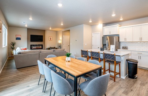 Old Farm District House | Modern New Construction, Work From Home, Families Welcome, Hikes, Rivers, Parks