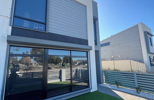 Australind House | Modern New Yorker Inspired Townhouse~ Full kitchen-Fast Wifi- Near Bunbury