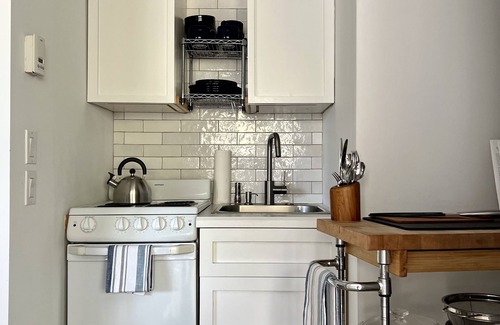 Jackson Apartment | Modern newly remodeled Studio Apartment in East Jackson