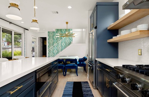 Blackshear-Prospect Hill House | Modern Oasis in East ATX, Sleeps 8, Parking, Pooln