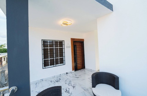 Santiago Province House | Modern Oasis : Where Elegance Meets Peace