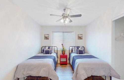 Tucson House | Modern one-level home with enclosed yard, central AC, and washer/dryer