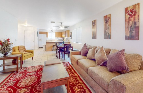Tucson House | Modern one-level home with enclosed yard, central AC, and washer/dryer