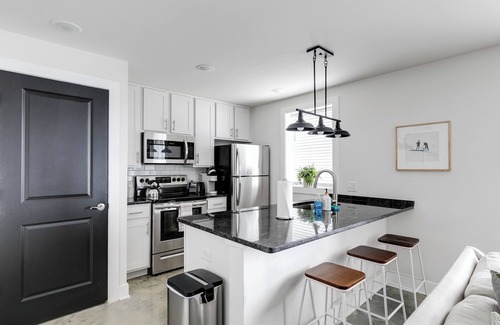 Church Hill Apartment | Modern & Peaceful Church Hill Apt | Prime Location