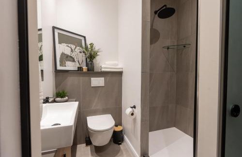 Menlyn Apartment | Modern & Peaceful Studio