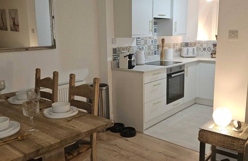 Cupar Apartment | Modern, pet-friendly studio, close to Scotlands best golf courses!