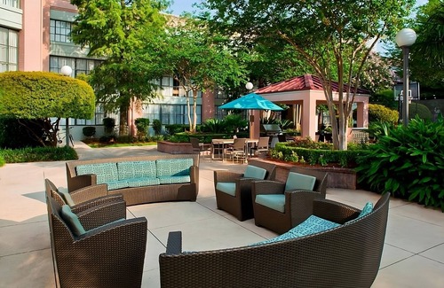Arts/Warehouse District Hotel | Modern Pet-Friendly Unit in New Orleans, Outdoor Pool, Near Lafayette Square!