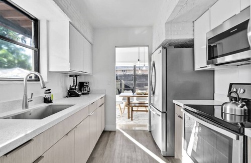 Driftwood House | Modern Pool Home - Great for Families.