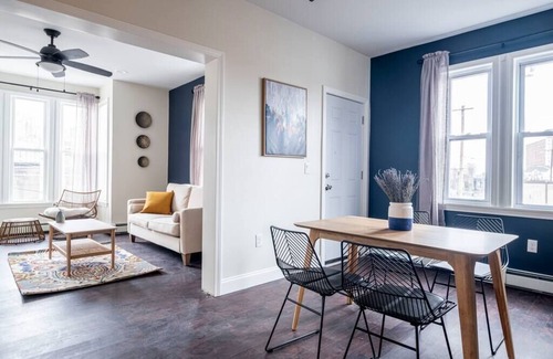 Federal Hill House | ★ Modern Renovation ★ 10-Bedrooms! Perfect For Large Groups!
