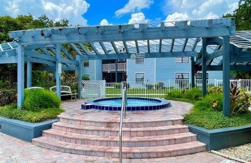 Ventura Condo | Modern Resort-Style Stay