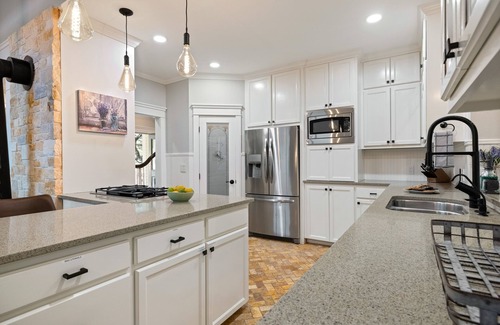 Henly House | Modern Retreat | Private Pool, Hot Tub, Game Room – Fully Updated!