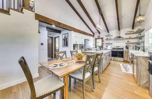 Ruidoso Cabin | Modern Retreat w/Deck: 14 Mi to Ski Apache!