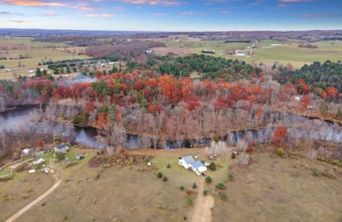 Paris Cabin | Modern Riverfront Home at River's Bend Retreat