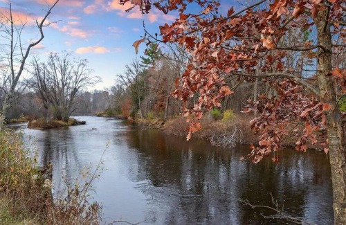 Paris Cabin | Modern Riverfront Home at River's Bend Retreat