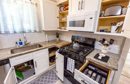 Mount Clemens Apartment | Modern, Rustic[3BR/1.5BA]Townhome in Mt. Clemens