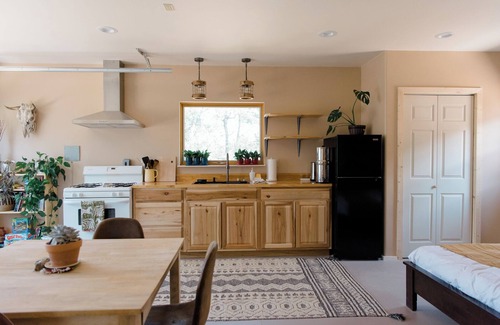 Canoncito House | Modern Rustic Charm for Nature Connection and Inspiration