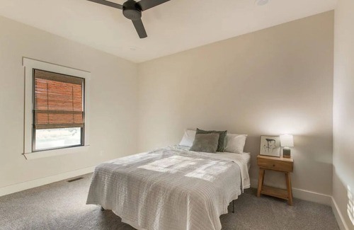 Strafford House | Modern Rustic Retreat, Spacious 6 Bedroom Home on 33acres with Private Pond