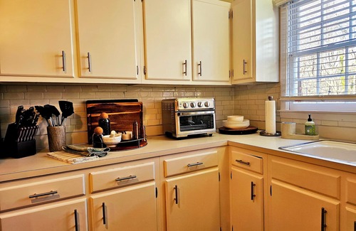 Charlotte House | Modern/Rustic style Ranch in South CLT w King en Suite, Fenced In, Large Deck!