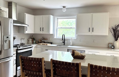Saratoga Springs House | Modern Saratoga House Near Track