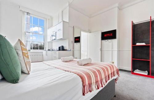 Dudley Apartment | Modern Self-Contained Studio in Dudley with Parking