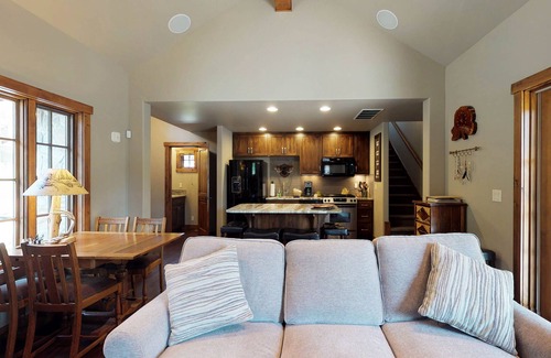 Tamarack Resort Cottage | Modern ski-in/ski-out cottage with gas grill & outdoor fire with log seats