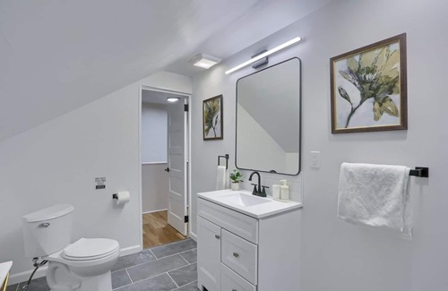 Pittsburgh House | Modern & Spacious 4BD House in Pittsburgh w/Prkg