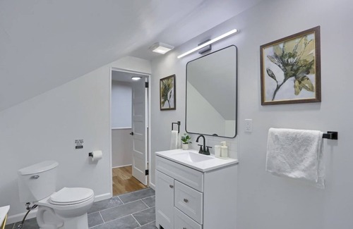 Pittsburgh House | Modern & Spacious 4BD House in Pittsburgh w/Prkg