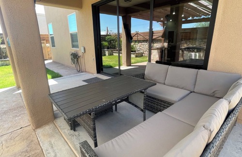 Biggs Field House | Modern Spacious Family Retreat- Comfort & Style Await
