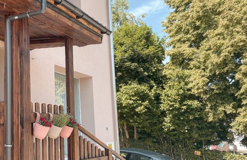 Lenzkirch Apartment | Modern & Spacious, Home Cinema & popcorn, parking, near lake, ideal for families