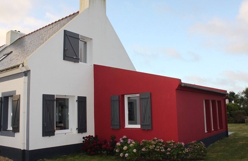 Bangor House | Modern Spacious Home Near Herlin Beach with Garden and Veranda
