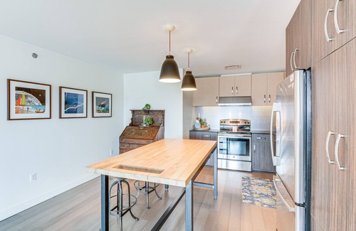 Springfield Apartment | Modern Springfield Apartment ~ 7 Mi to Downtown!