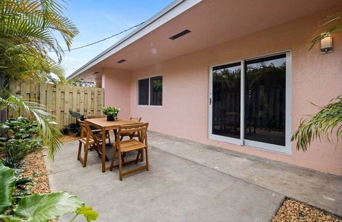 Sailboat Bend Apartment | Modern Stay Condo- 2 bed 1 bath Near Riverwalk