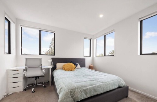 Mount Wellington House | Modern Stay: Near Sylvia Park