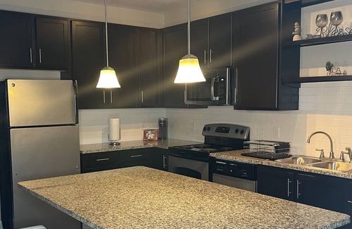 Lakes of Forest Hill Apartment | ✨Modern Stay ✨