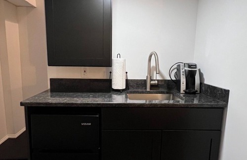 Weehawken House | Modern Studio, steps from breathtaking views of NYC Skyline, mins from midtown.