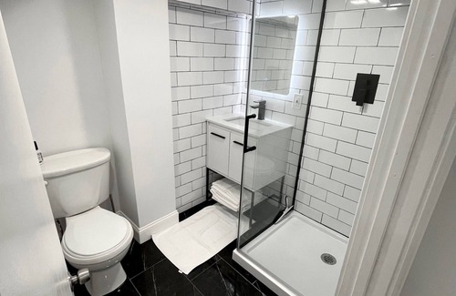 Weehawken House | Modern Studio, steps from breathtaking views of NYC Skyline, mins from midtown.
