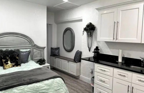 Spring Hill Apartment | Modern studio apartment with covered outside seating area