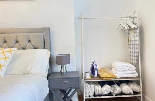 Stepney Green Apartment | Modern Studio Apartment by Central London