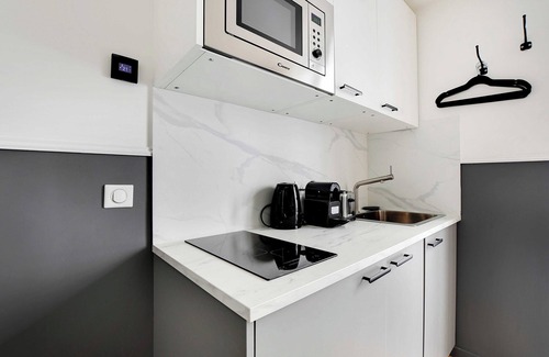18th Arrondissement Apartment | Modern Studio for 2P With A/C - Near Montmartre