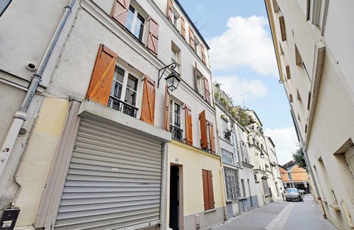 18th Arrondissement Apartment | Modern Studio for 2P With A/C - Near Montmartre