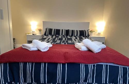 London Borough of Hounslow Apartment | Modern Studio Luxe Heathrow London