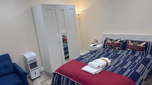 London Borough of Hounslow Apartment | Modern Studio Luxe Heathrow London