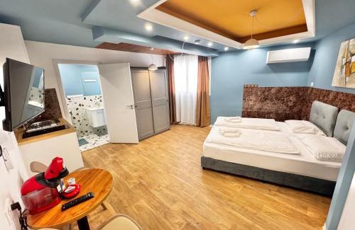 Limassol Apartment | Modern Studio Nr6 private Kitchenette and Bathroom
